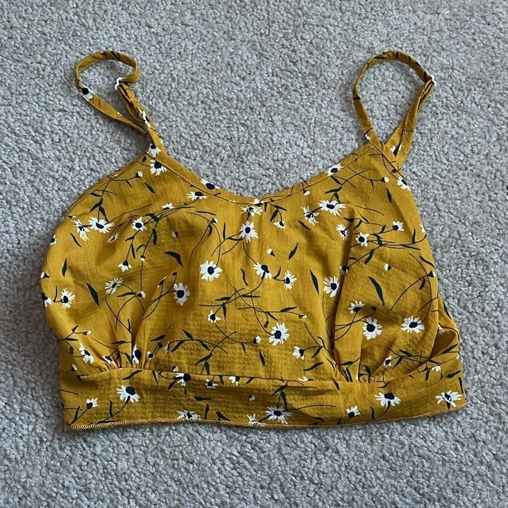 “FancyQube Cropped floral top size small”